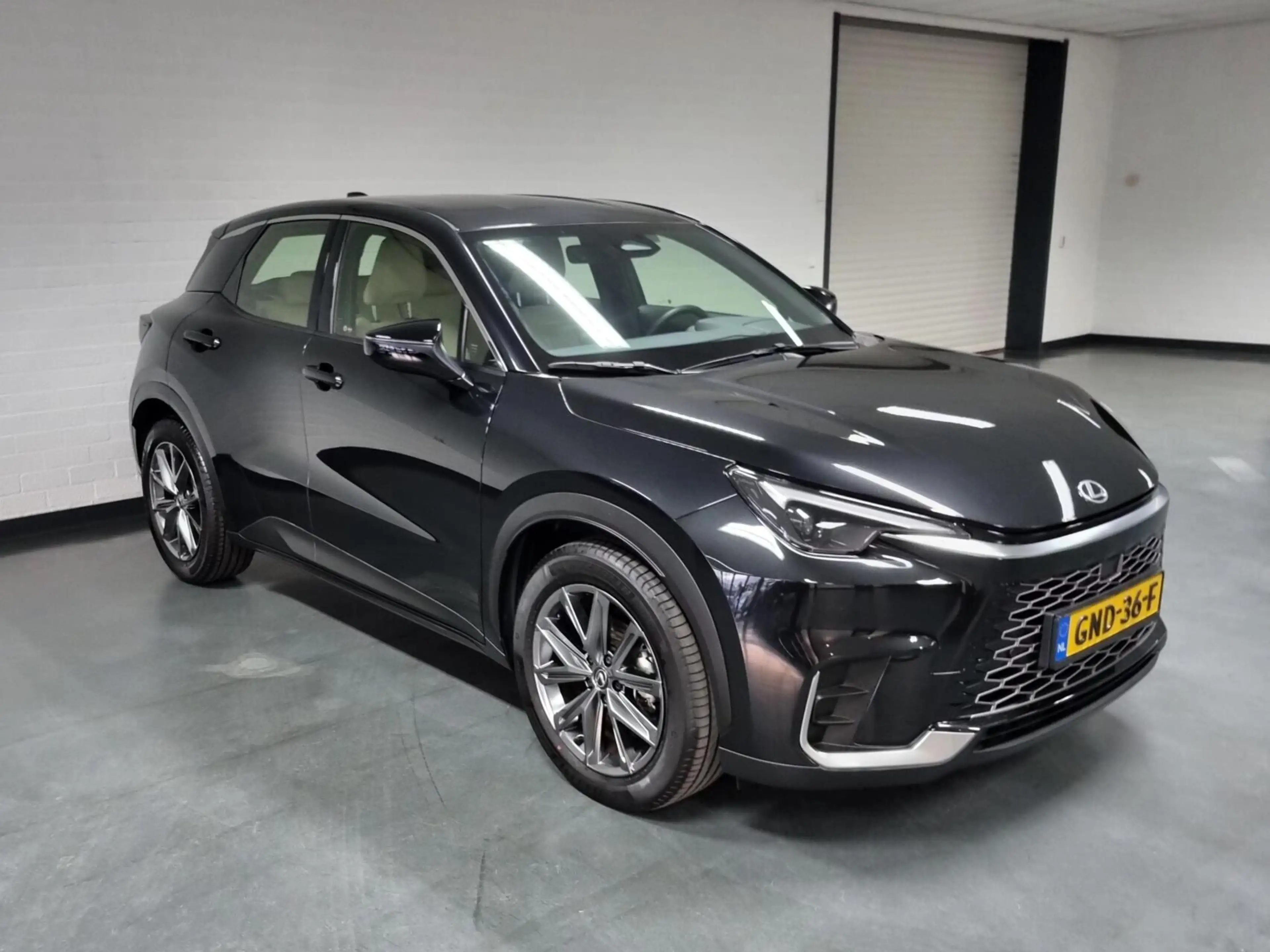 Lexus LBX 1.5 Elegant / Leder / PDC / BSM — photo 3