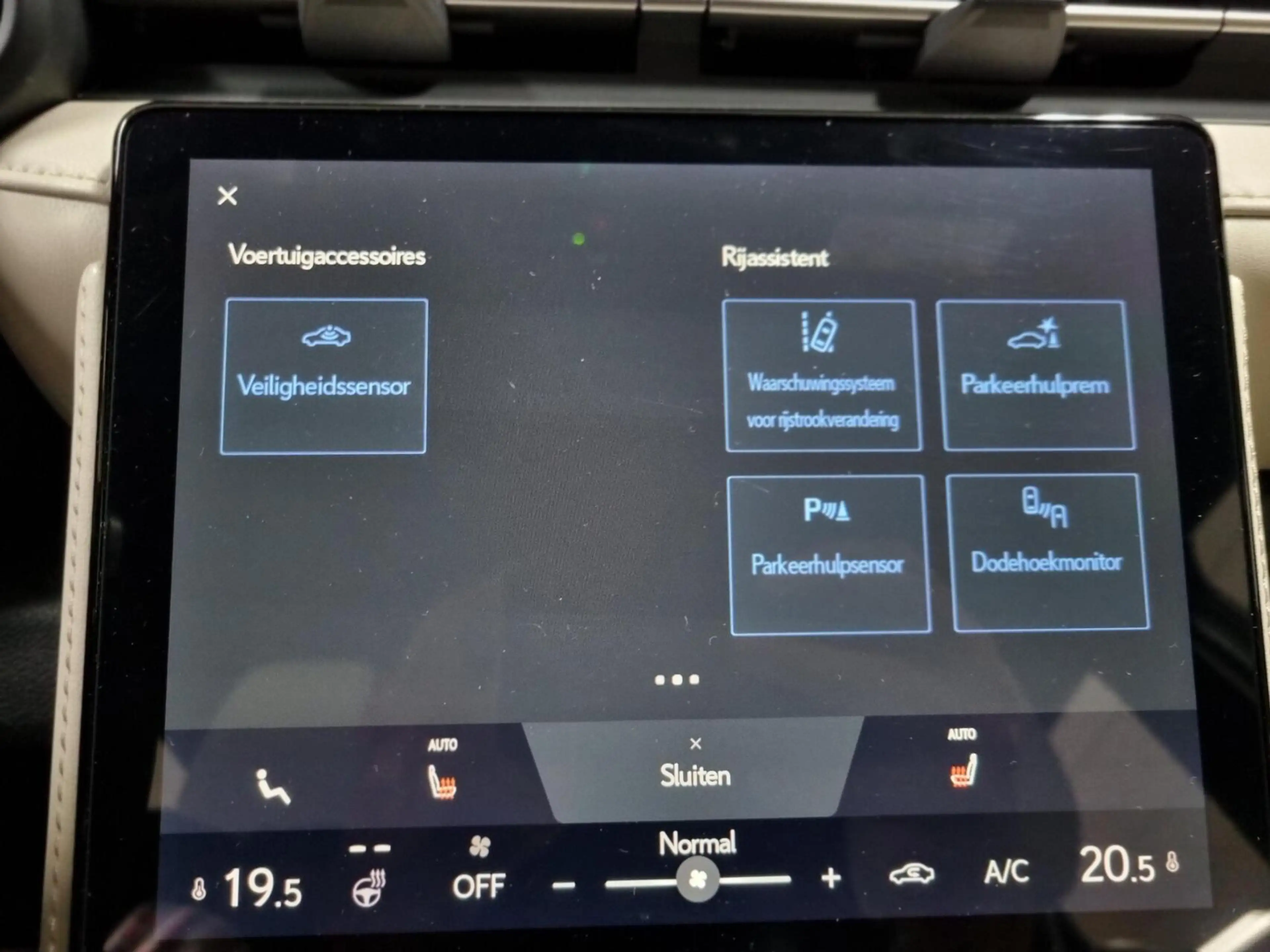 Lexus LBX 1.5 Elegant / Leder / PDC / BSM — photo 27