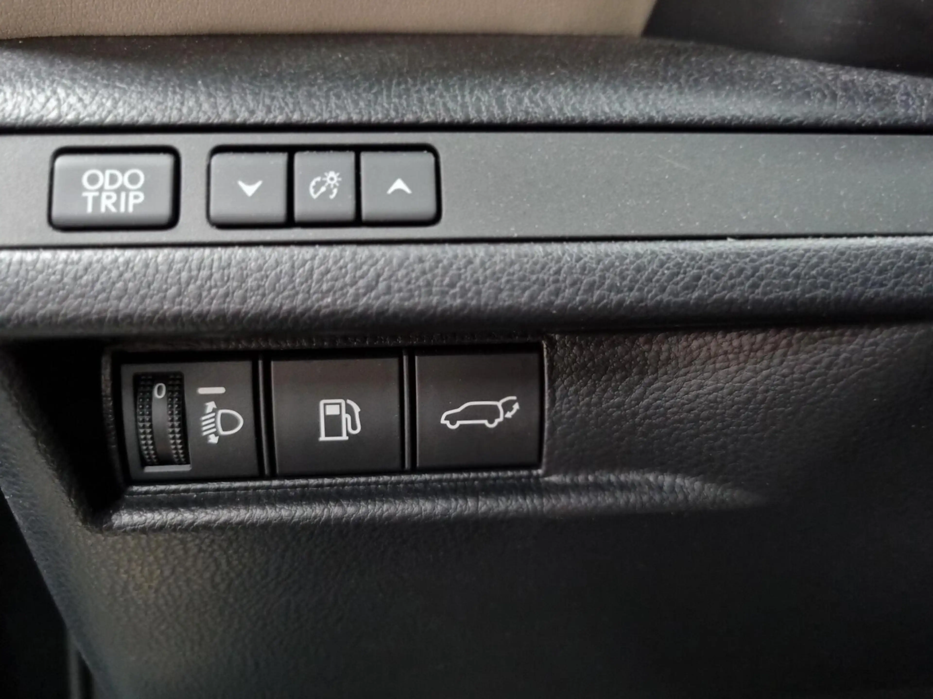 Lexus LBX 1.5 Elegant / Leder / PDC / BSM — photo 17
