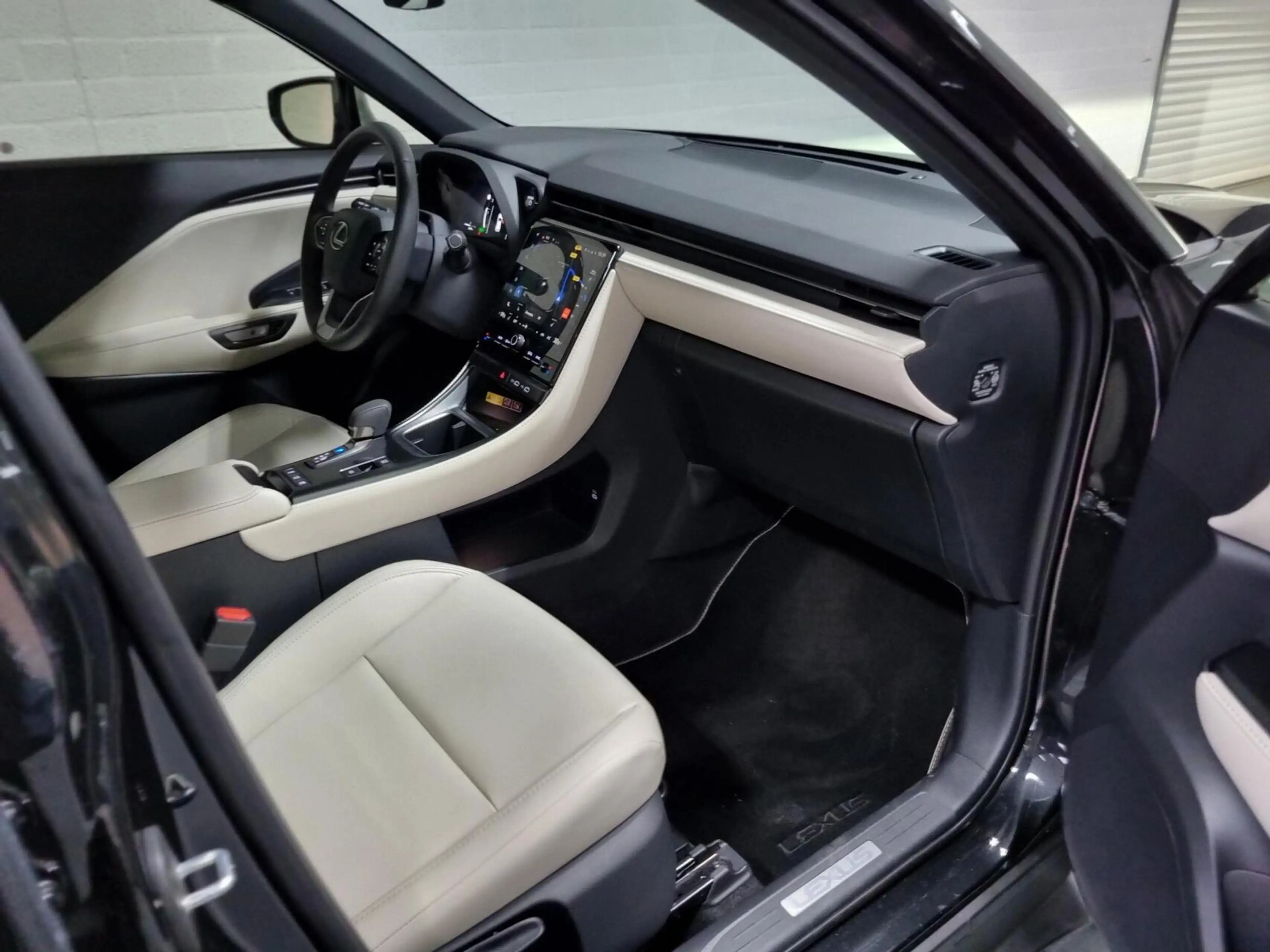 Lexus LBX 1.5 Elegant / Leder / PDC / BSM — photo 12