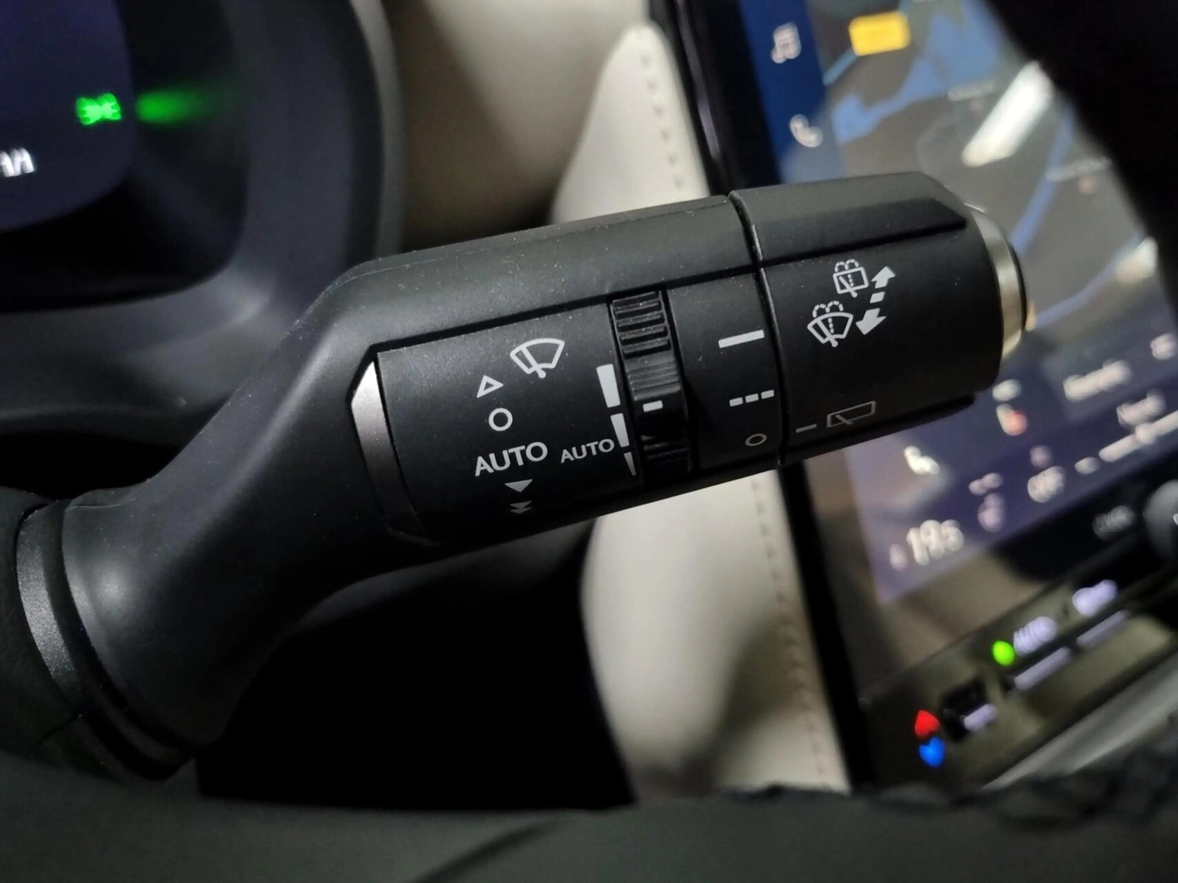 Lexus LBX 1.5 Elegant / Leder / PDC / BSM — photo 23