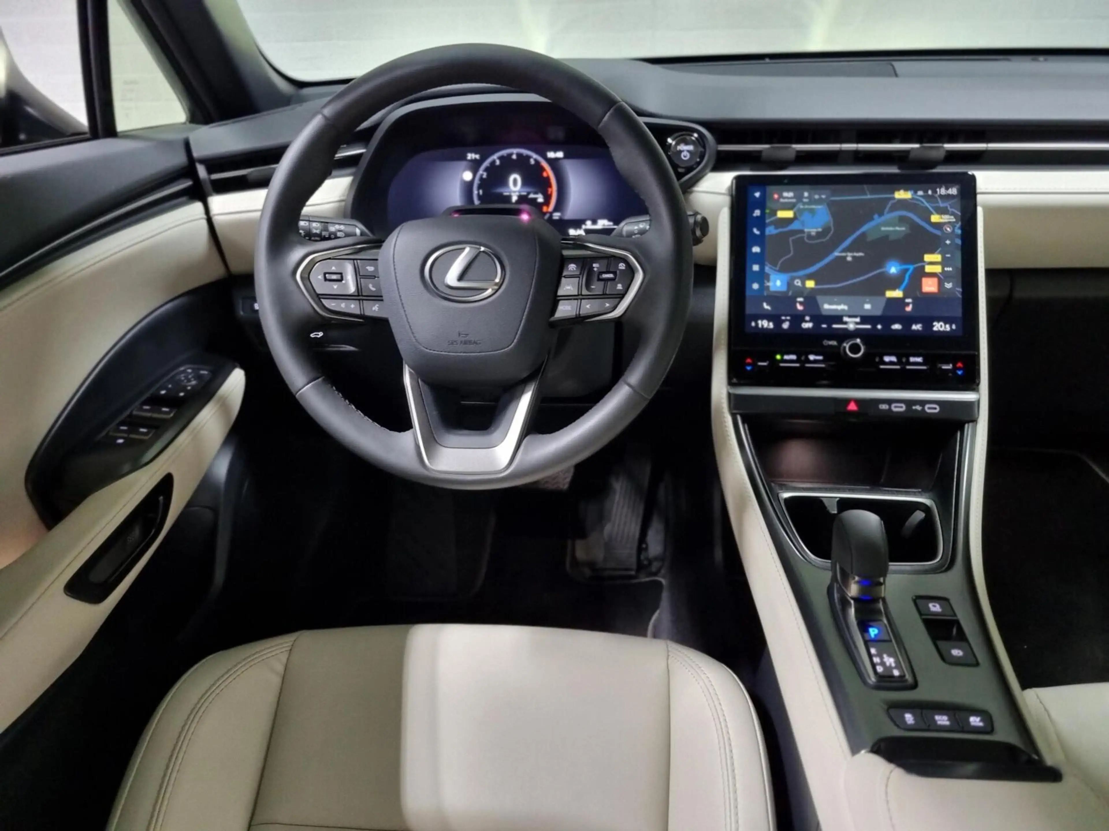 Lexus LBX 1.5 Elegant / Leder / PDC / BSM — photo 20