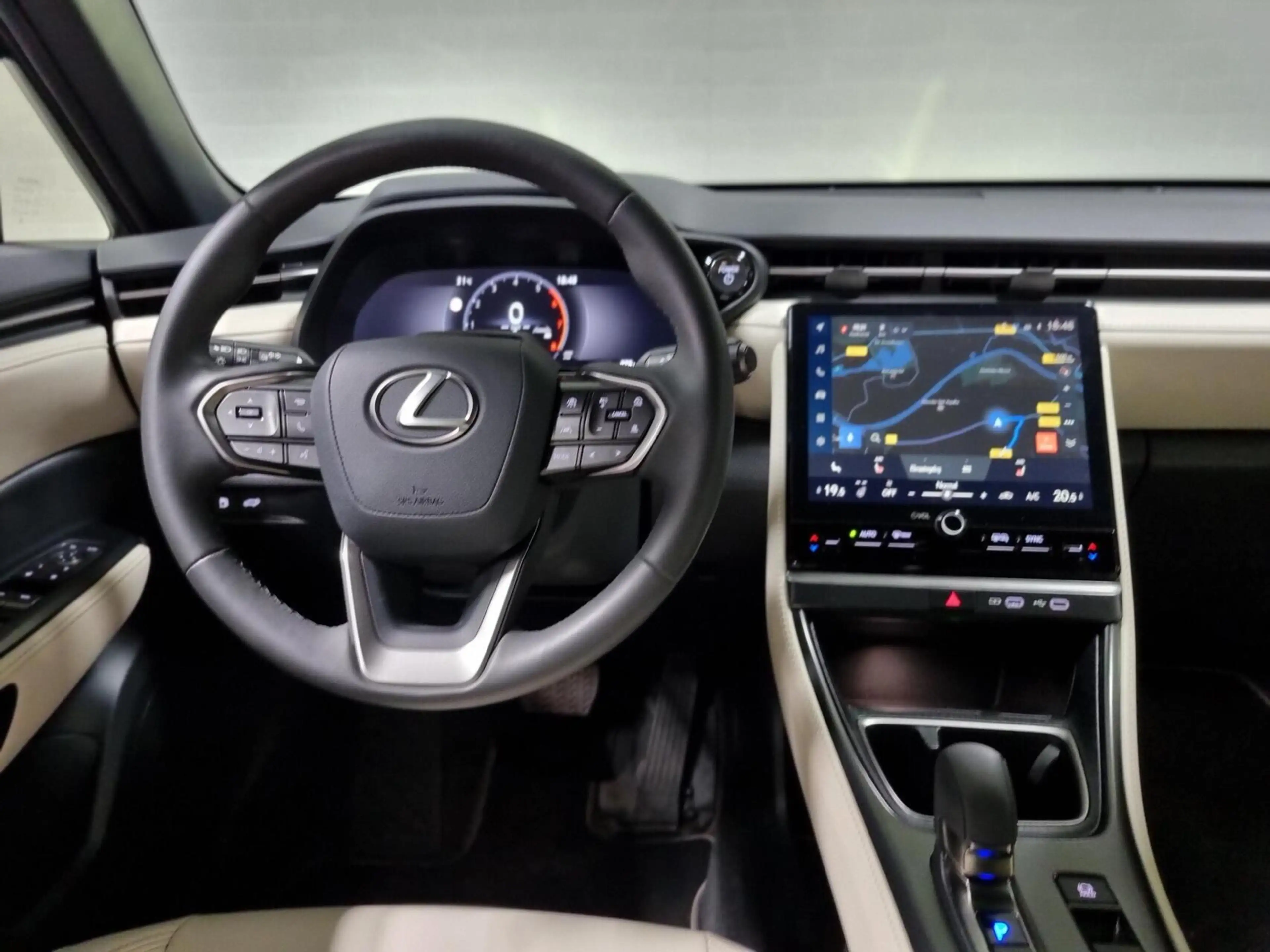 Lexus LBX 1.5 Elegant / Leder / PDC / BSM — photo 19
