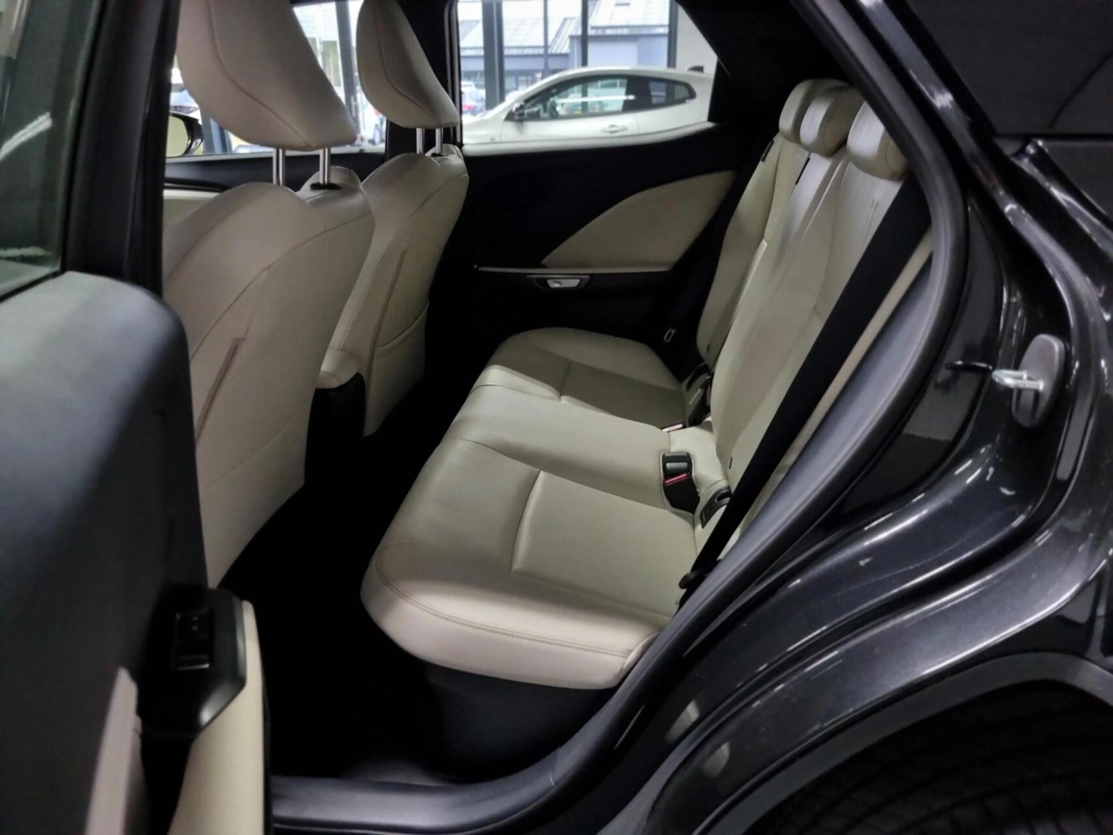 Lexus LBX 1.5 Elegant / Leder / PDC / BSM — photo 11