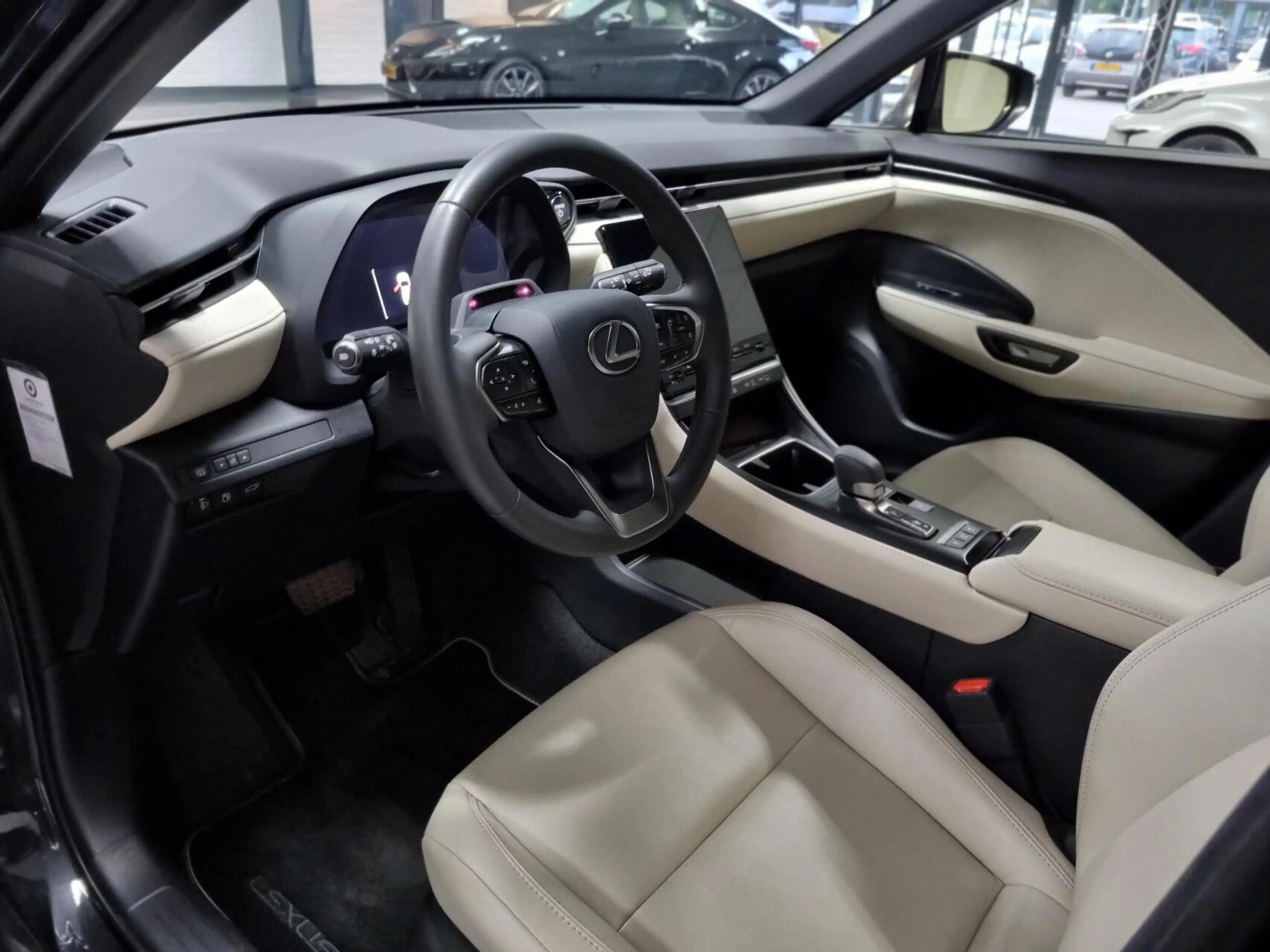 Lexus LBX 1.5 Elegant / Leder / PDC / BSM — photo 10