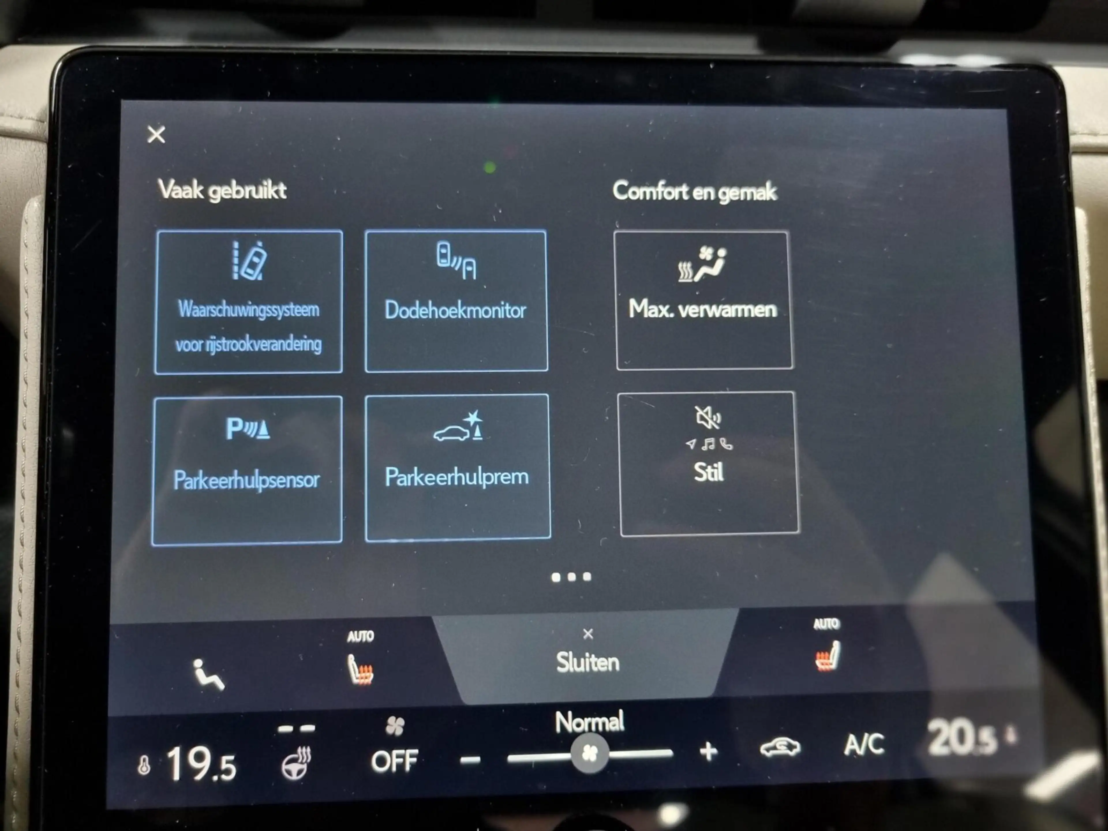 Lexus LBX 1.5 Elegant / Leder / PDC / BSM — photo 26
