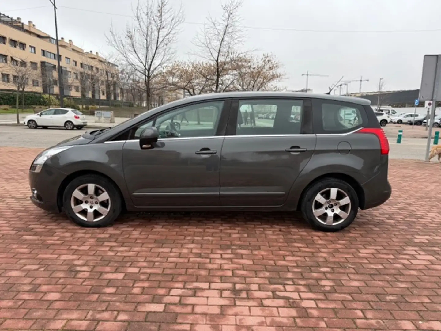 Peugeot 5008 2.0HDI Premium - 2
