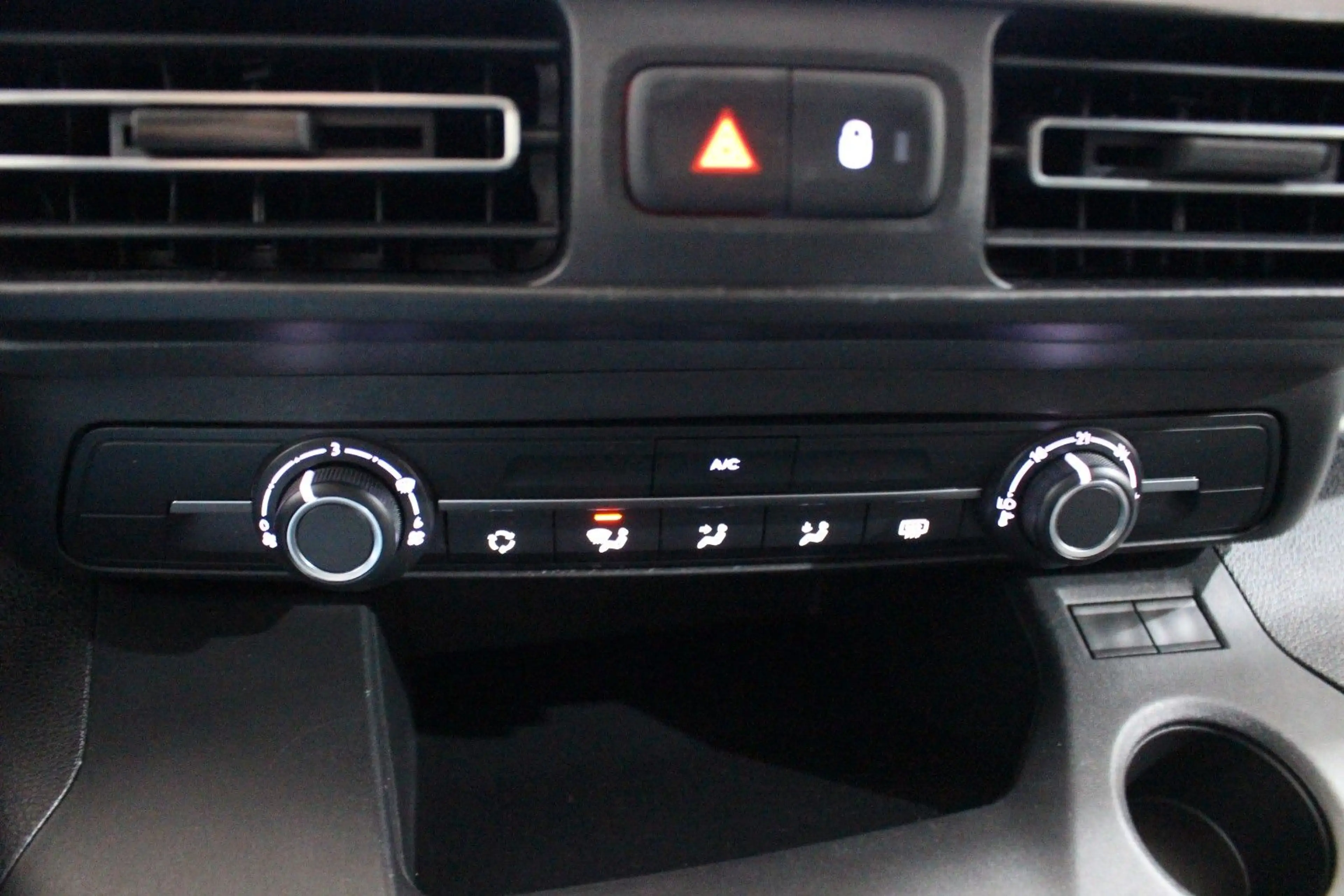 Citroen Berlingo Live M PACK NAVI SPUR ALU AHK TOP SH 2H — photo 31