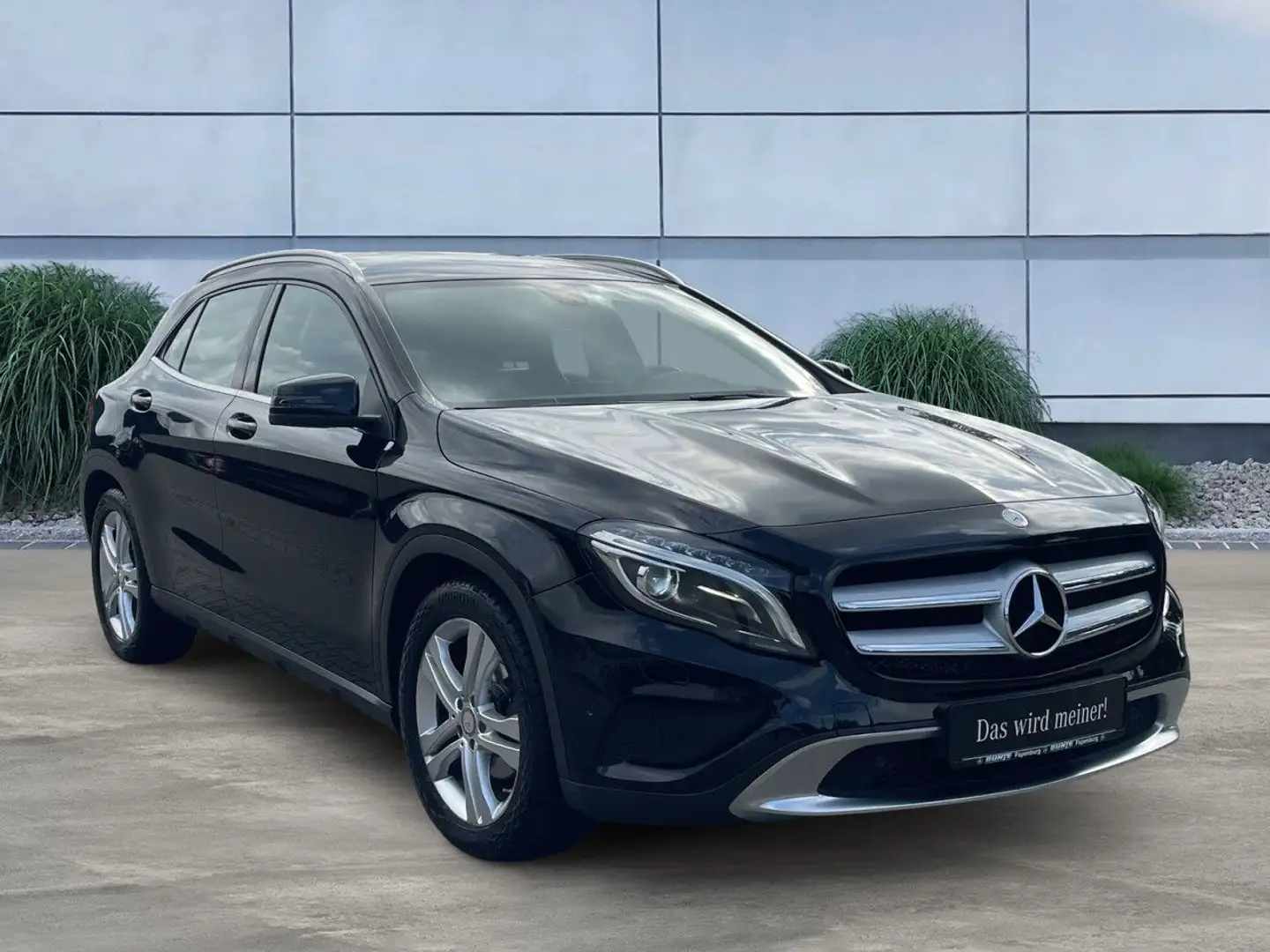 Mercedes-Benz GLA 180 d URBAN/BI-XENON/NAVIGATION/AHK/SHZG/ Schwarz - 2