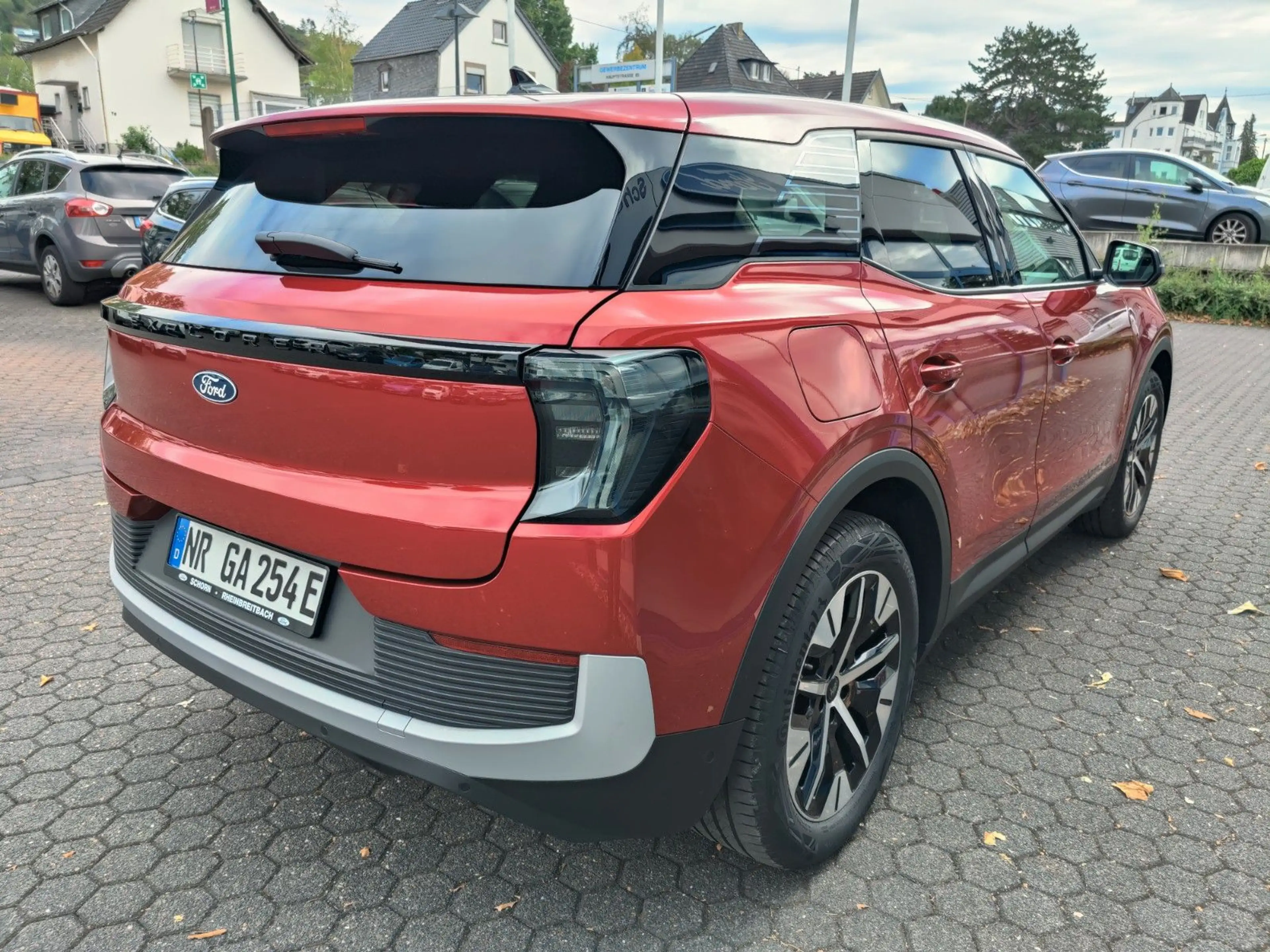 Ford Explorer Select RWD — photo 7