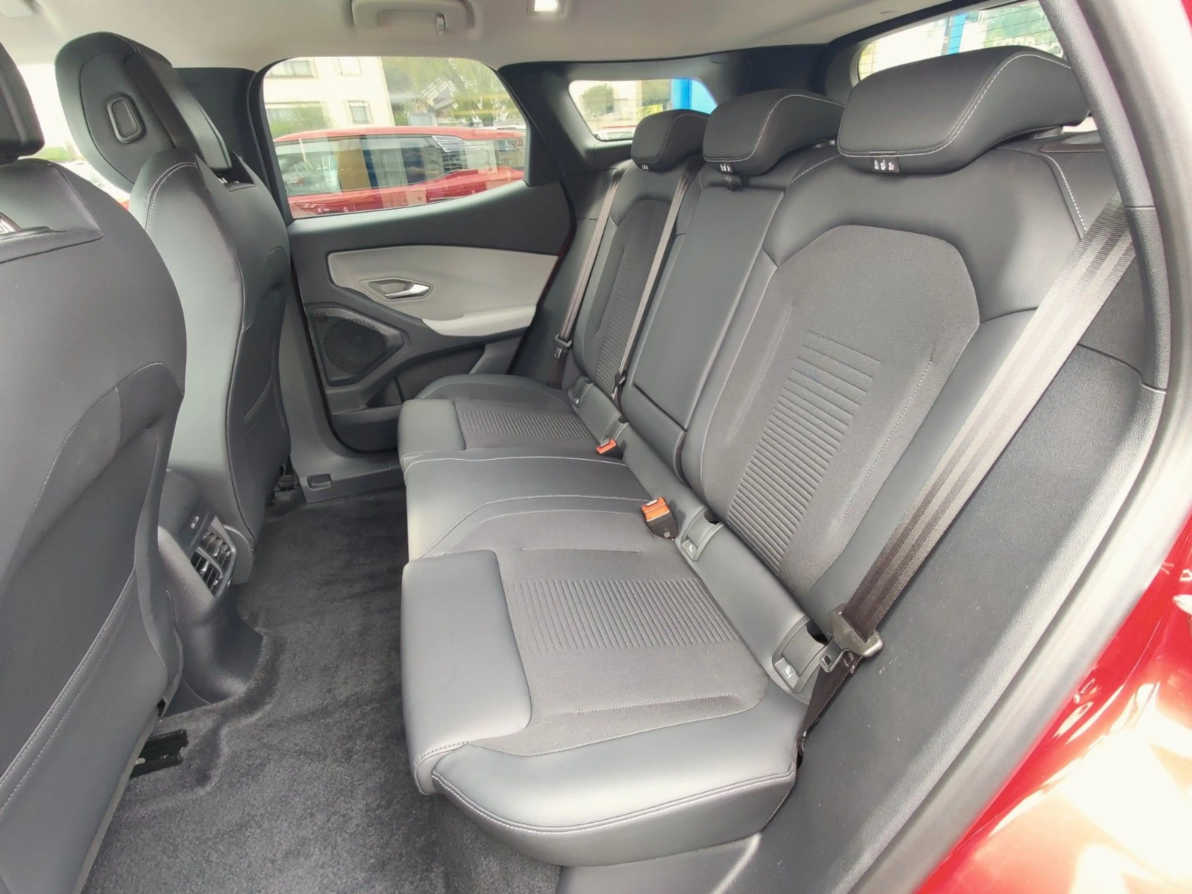 Ford Explorer Select RWD — photo 9