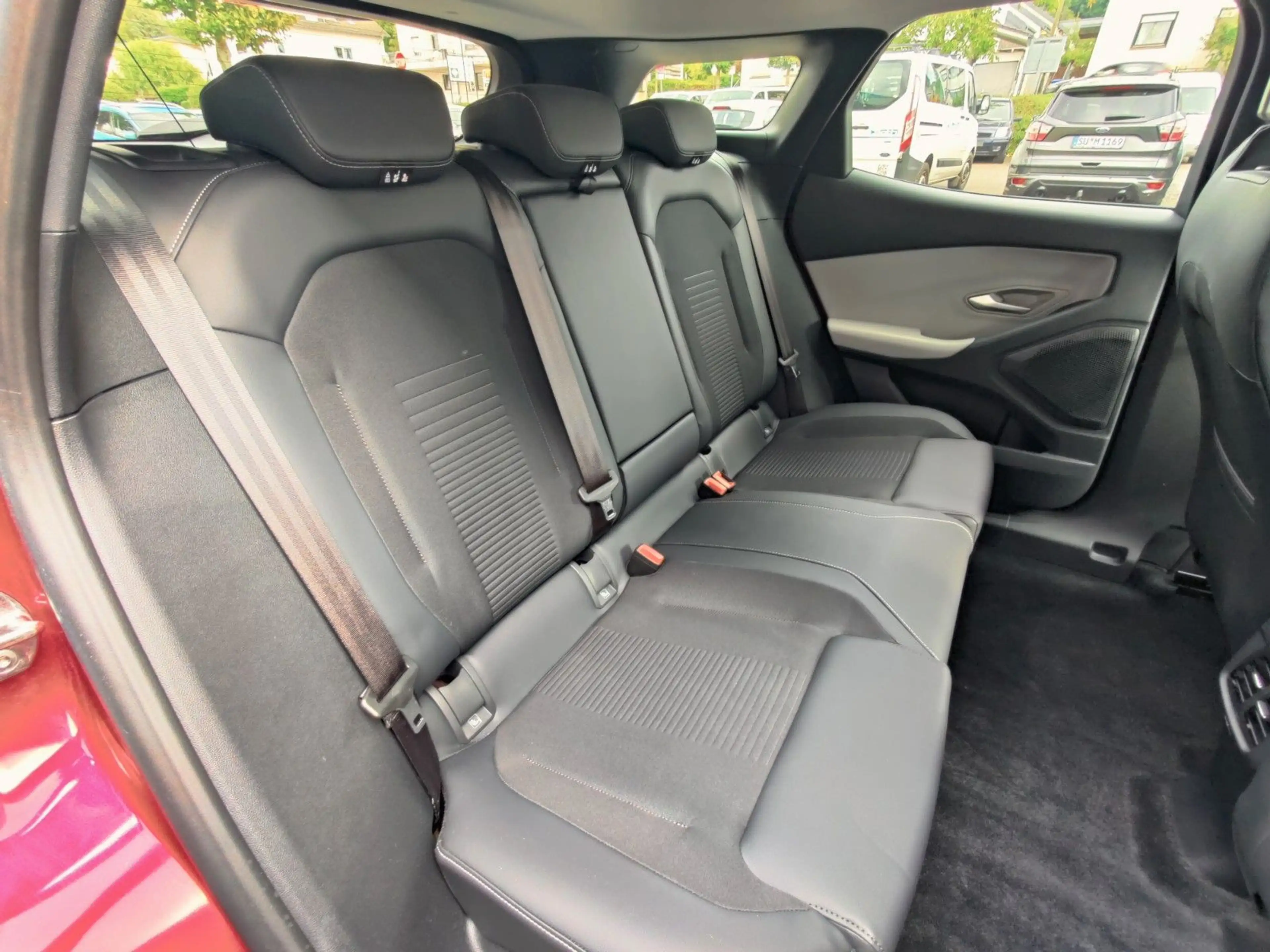 Ford Explorer Select RWD — photo 10