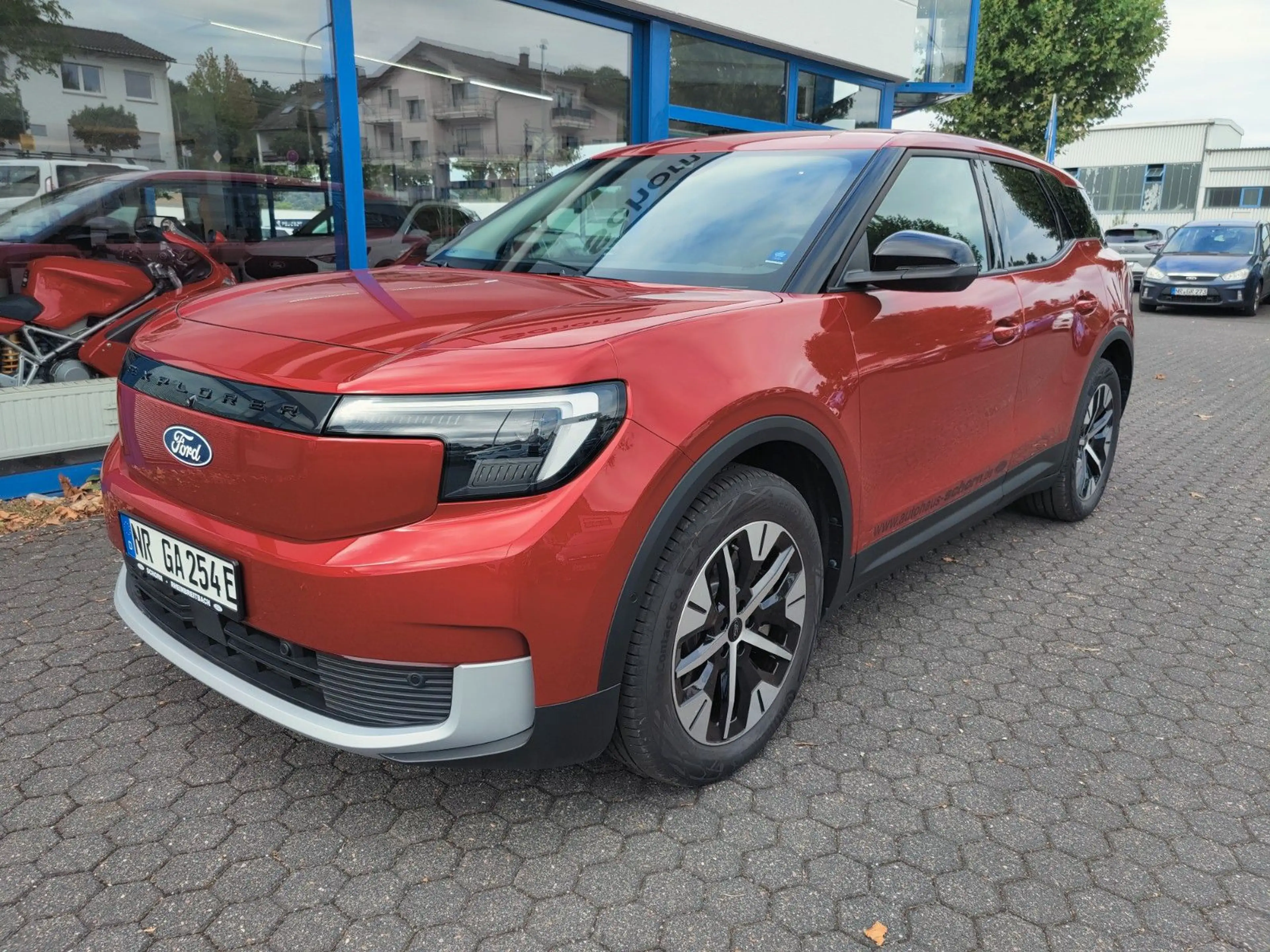 Ford Explorer Select RWD — photo 3