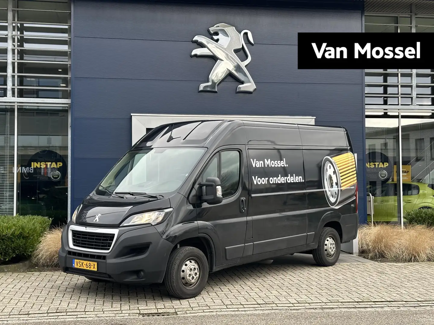 Peugeot Boxer 330 2.2 BlueHDi 120 L2H2 Asphalt l DEMO Negro - 1
