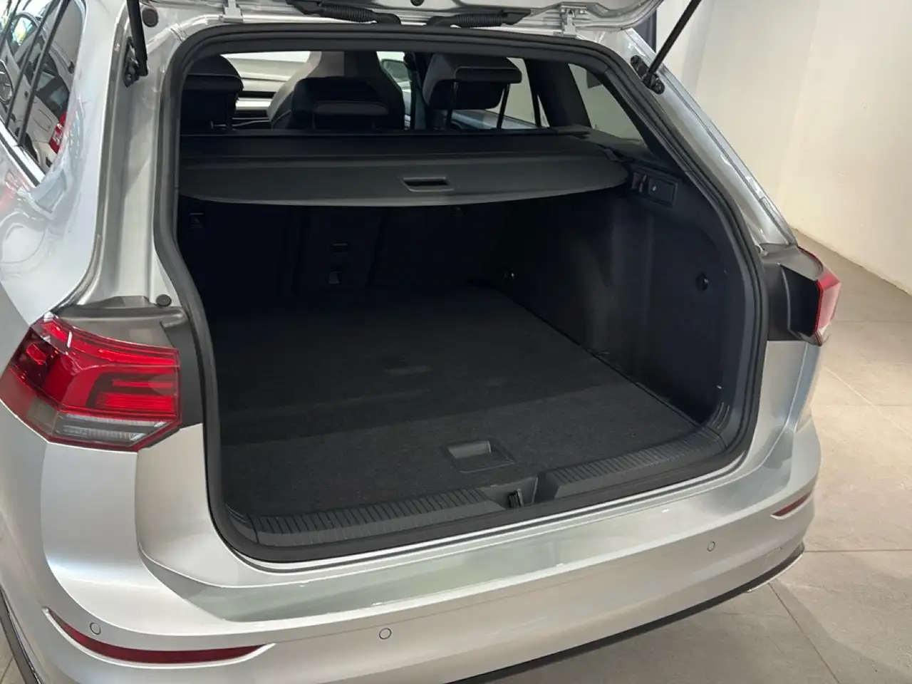 Volkswagen Golf Variant 2.0 TDI SCR R-Line DSG 14