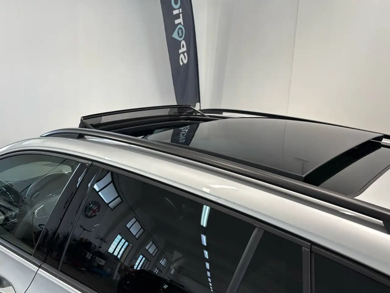 Volkswagen Golf Variant 2.0 TDI SCR R-Line DSG 10