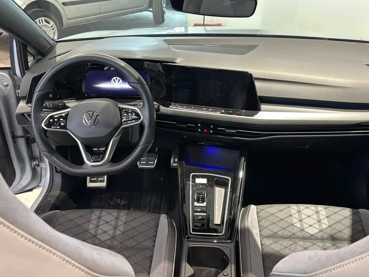 Volkswagen Golf Variant 2.0 TDI SCR R-Line DSG 12