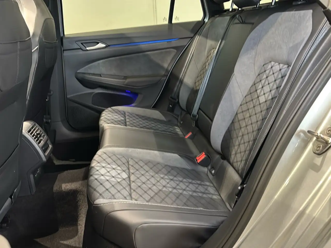 Volkswagen Golf Variant 2.0 TDI SCR R-Line DSG 13