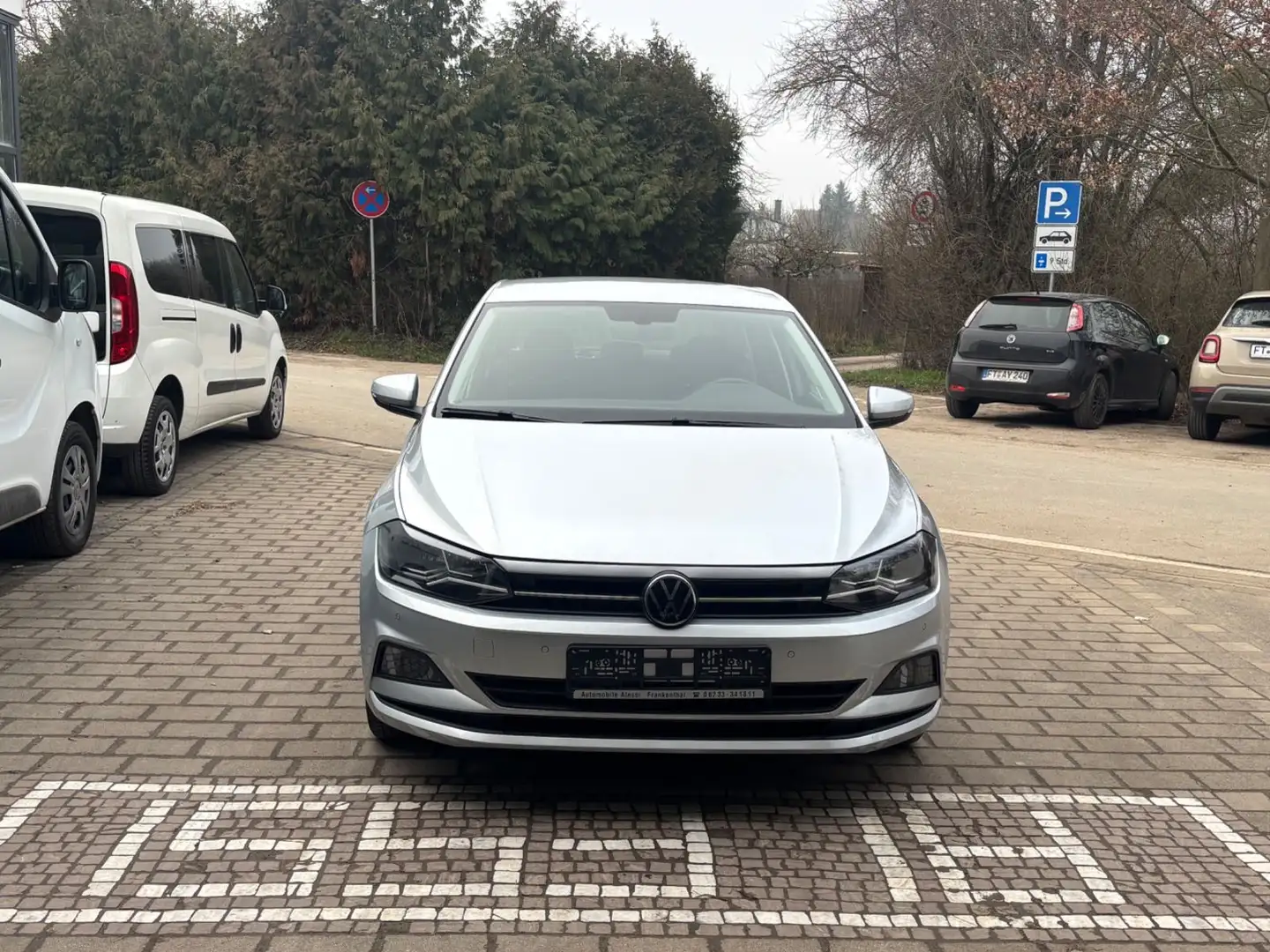 Volkswagen Polo VI Comfortline Silber - 1