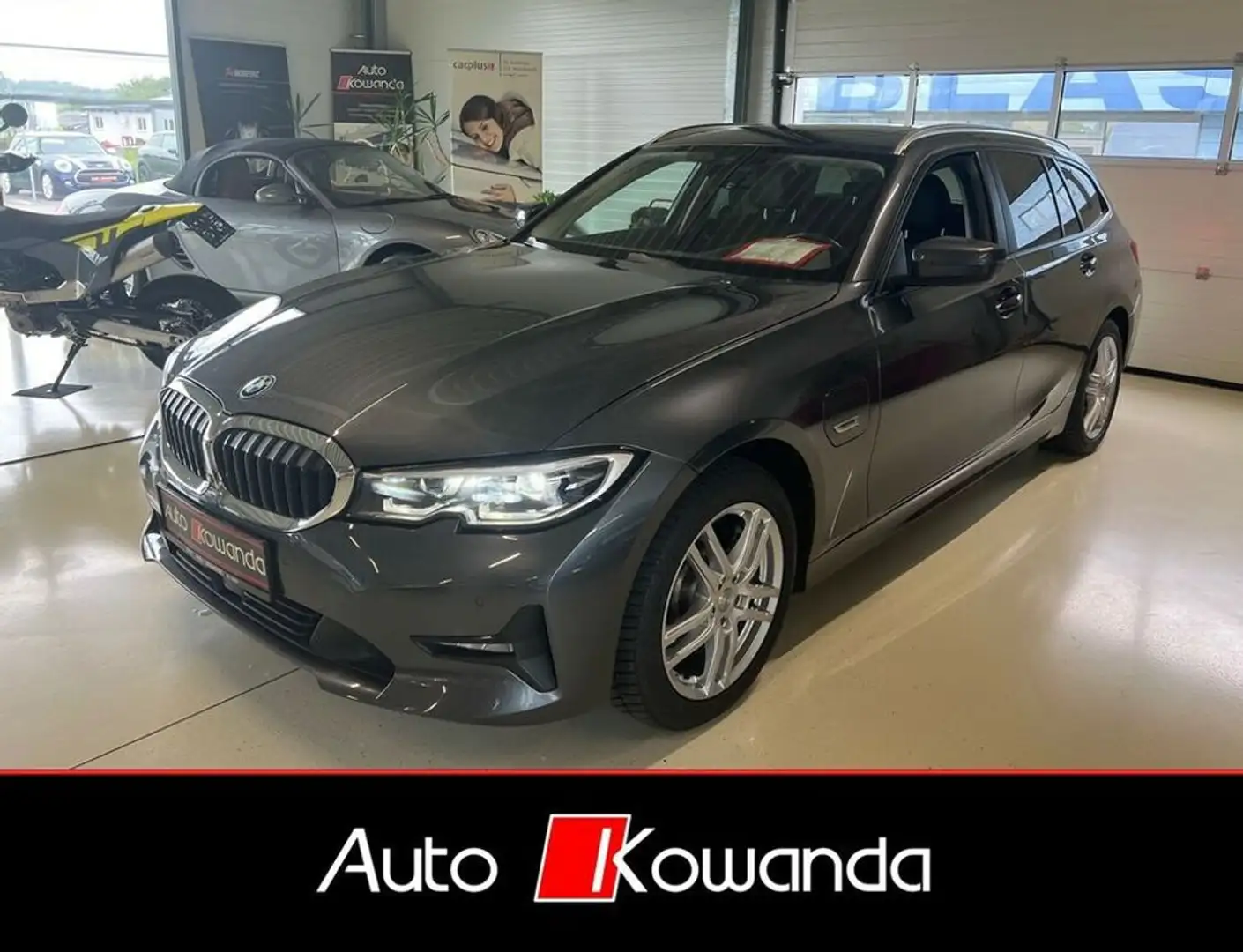 BMW 330 e xDrive Kombi Sport Advantage Aut. -1.Besitz Grau - 2