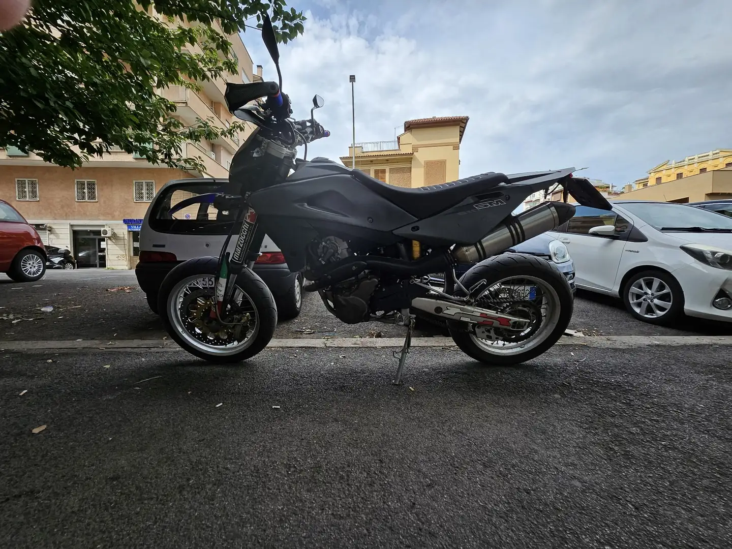 Husqvarna SM 610 Nero - 2