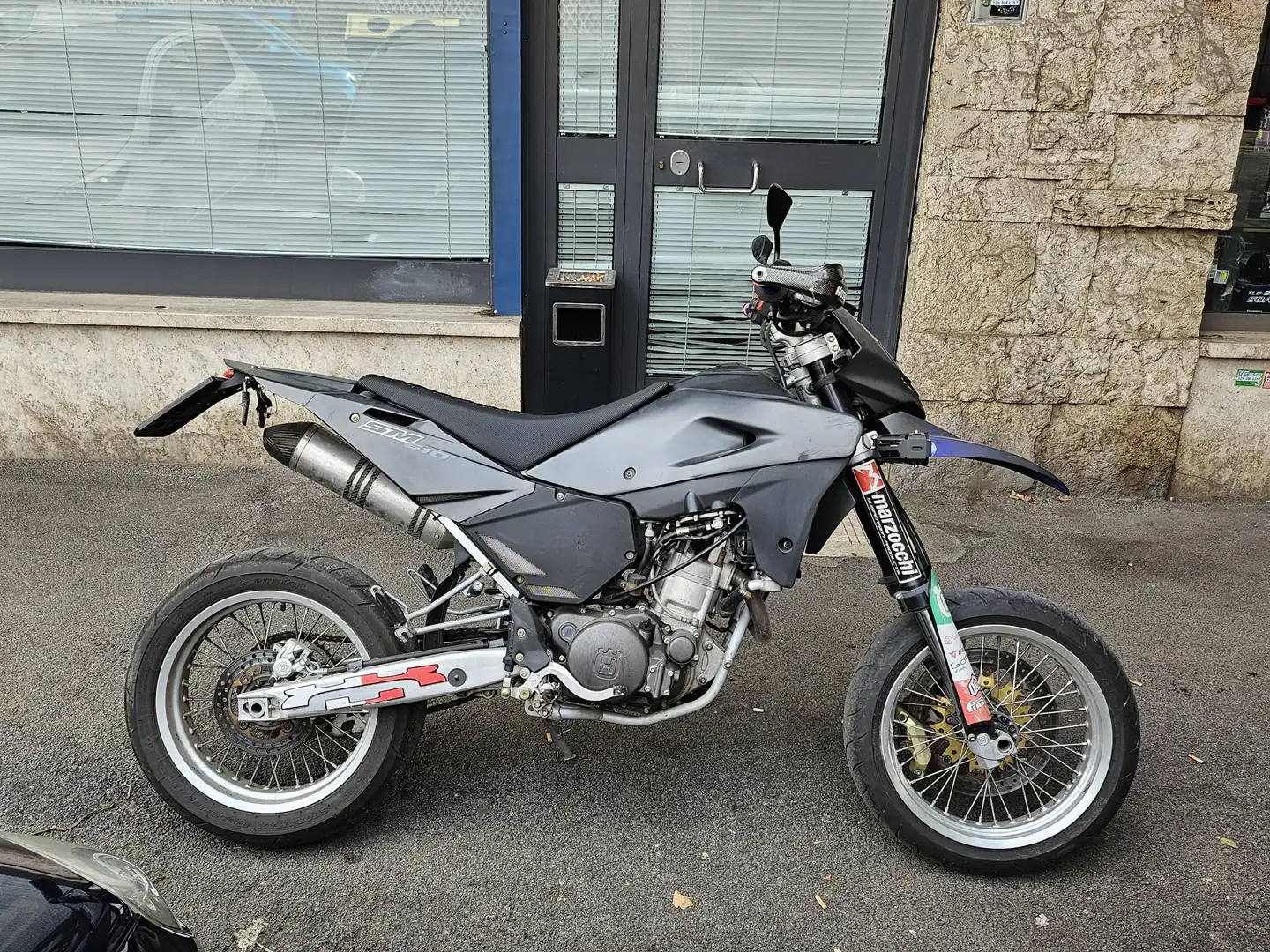 Husqvarna SM 610 Nero - 1
