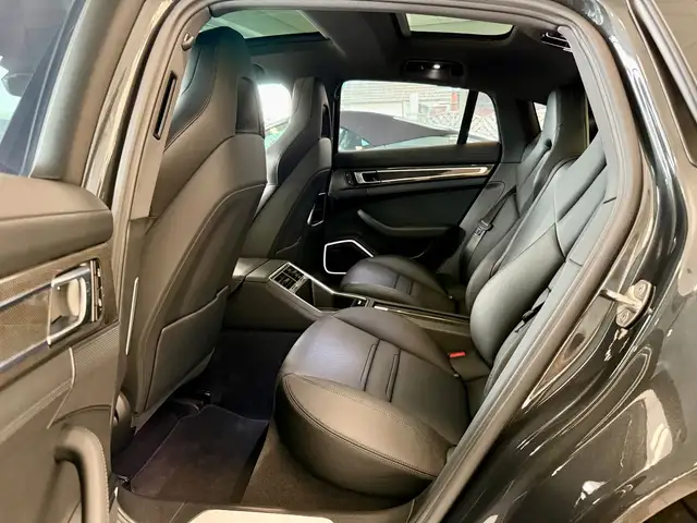 Porsche Panamera view 9
