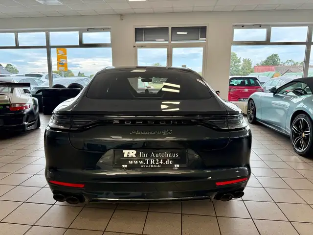 Porsche Panamera view 4