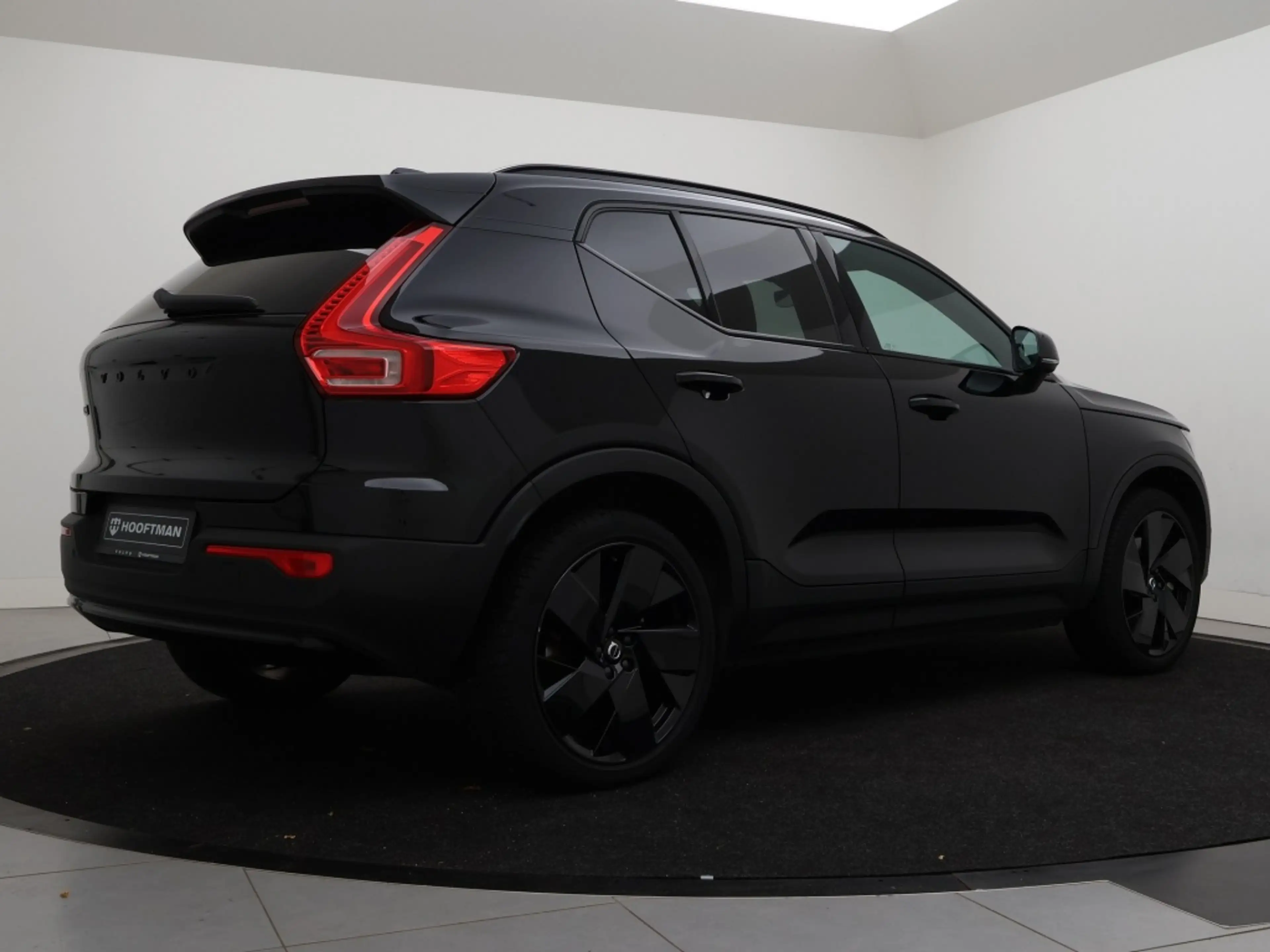 Volvo EX40 EXTENDED RANGE BLACK EDITION ULTRA 20INCH TREKHAAK — photo 3