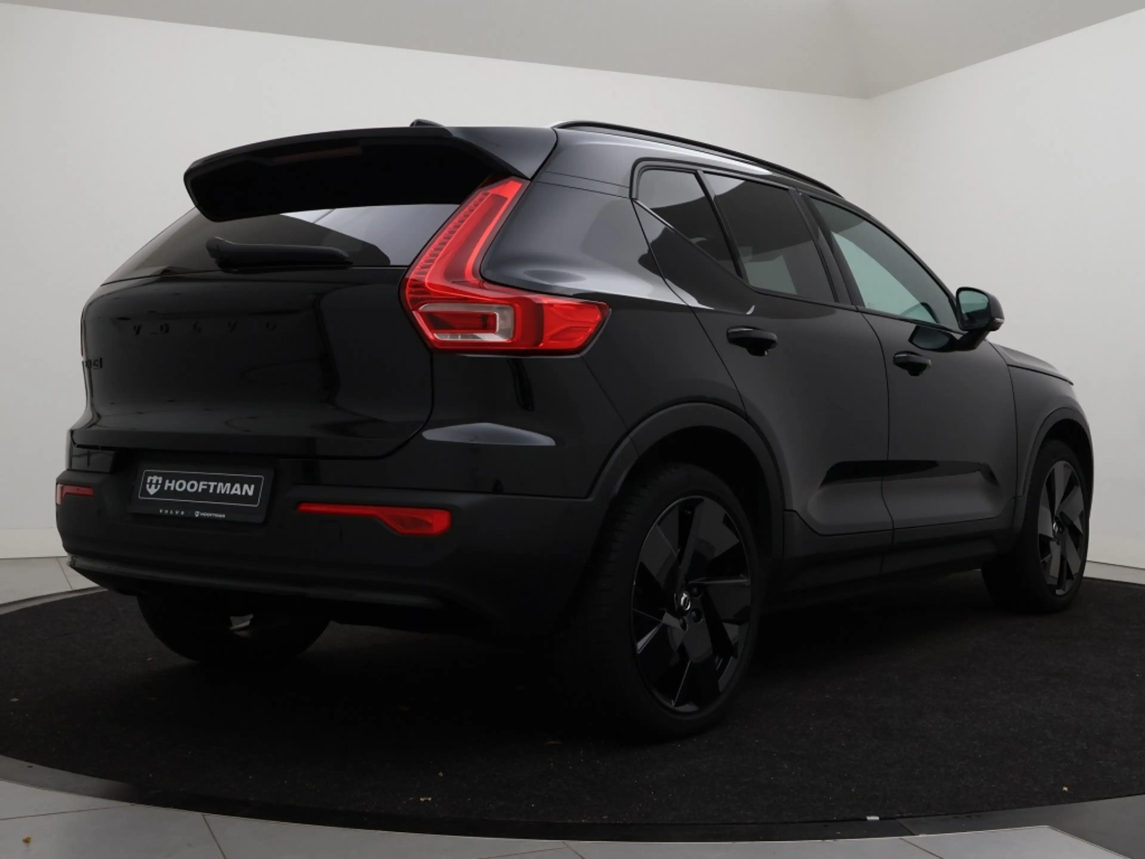 Volvo EX40 EXTENDED RANGE BLACK EDITION ULTRA 20INCH TREKHAAK — photo 4