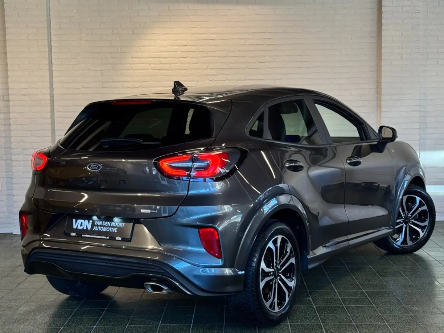 Ford Puma 1.0 EcoBoost Hybrid ST-line X 125pk Trekhaak Camer Grigio - 2