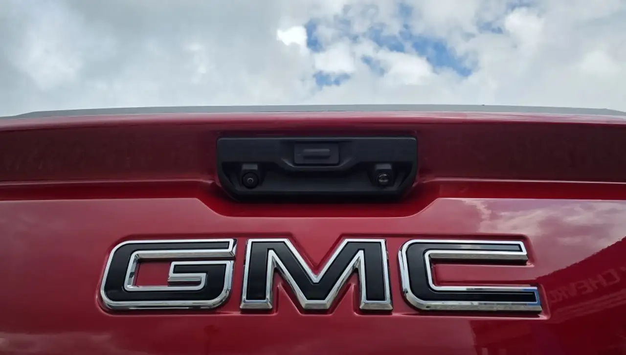 GMC Sierra 1500 photo GMC Sierra 1500
