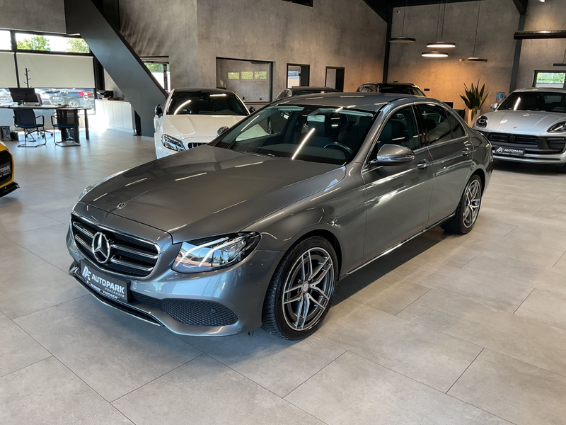Mercedes-Benz E 220 d Leder Navi LED 19" AMG Felgen