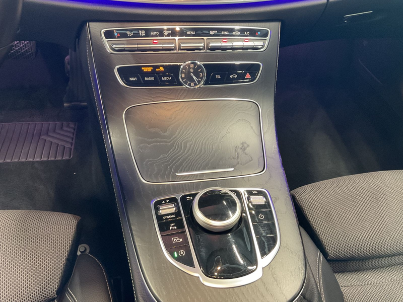 Mercedes-Benz E 220 d Leder Navi LED 19" AMG Felgen — photo 9