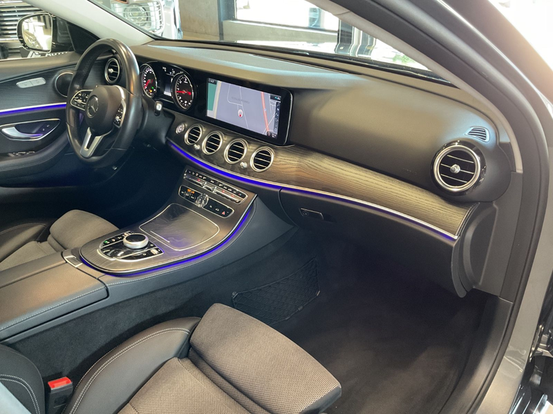 Mercedes-Benz E 220 d Leder Navi LED 19" AMG Felgen — photo 15