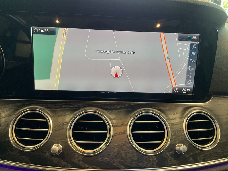 Mercedes-Benz E 220 d Leder Navi LED 19" AMG Felgen — photo 8