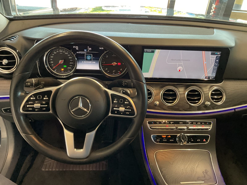 Mercedes-Benz E 220 d Leder Navi LED 19" AMG Felgen — photo 7