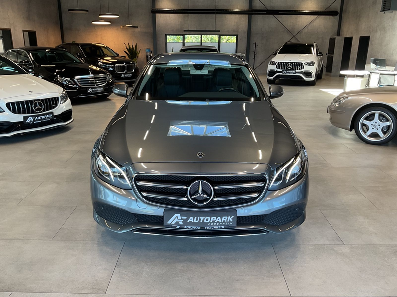 Mercedes-Benz E 220 d Leder Navi LED 19" AMG Felgen — photo 3