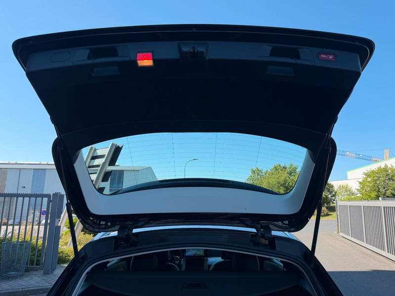 Mercedes-Benz E 220 d T Avantgarde+RKamera+Leder+Taxi — photo 9