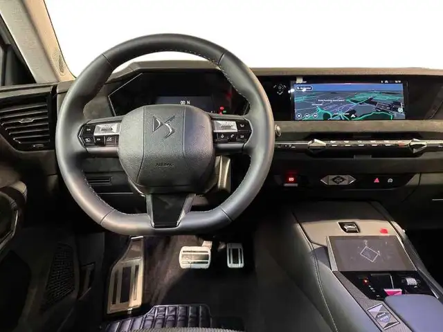 DS Automobiles DS 4 view 14