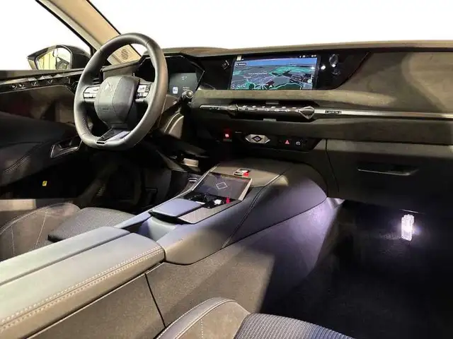 DS Automobiles DS 4 view 15