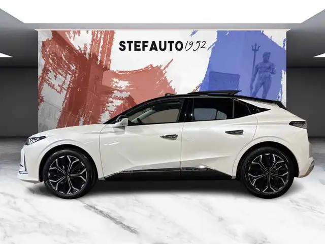 DS Automobiles DS 4 view 3