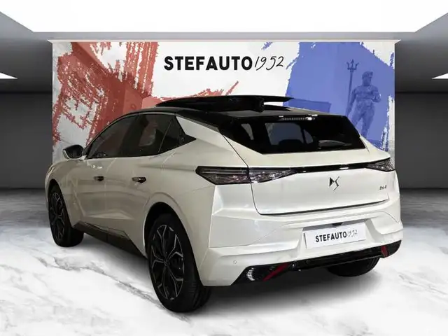 DS Automobiles DS 4 view 5