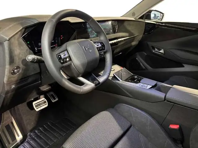 DS Automobiles DS 4 view 11