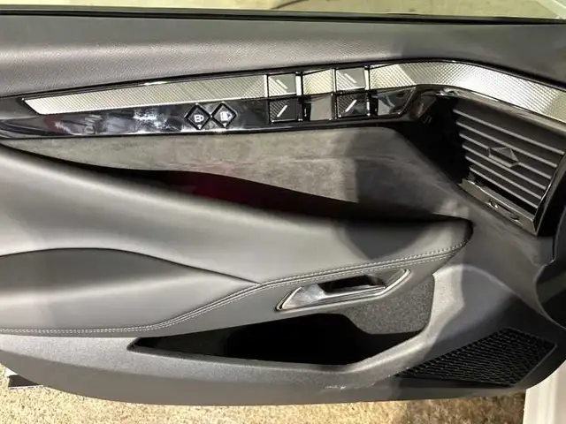 DS Automobiles DS 4 view 10