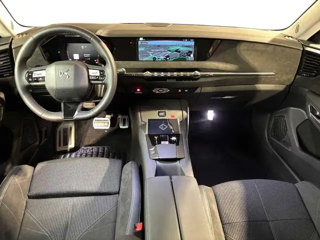 DS Automobiles DS 4 view 13