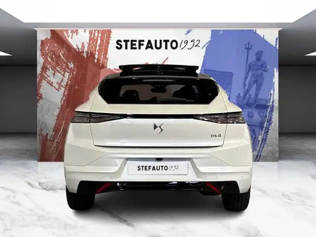 DS Automobiles DS 4 view 6