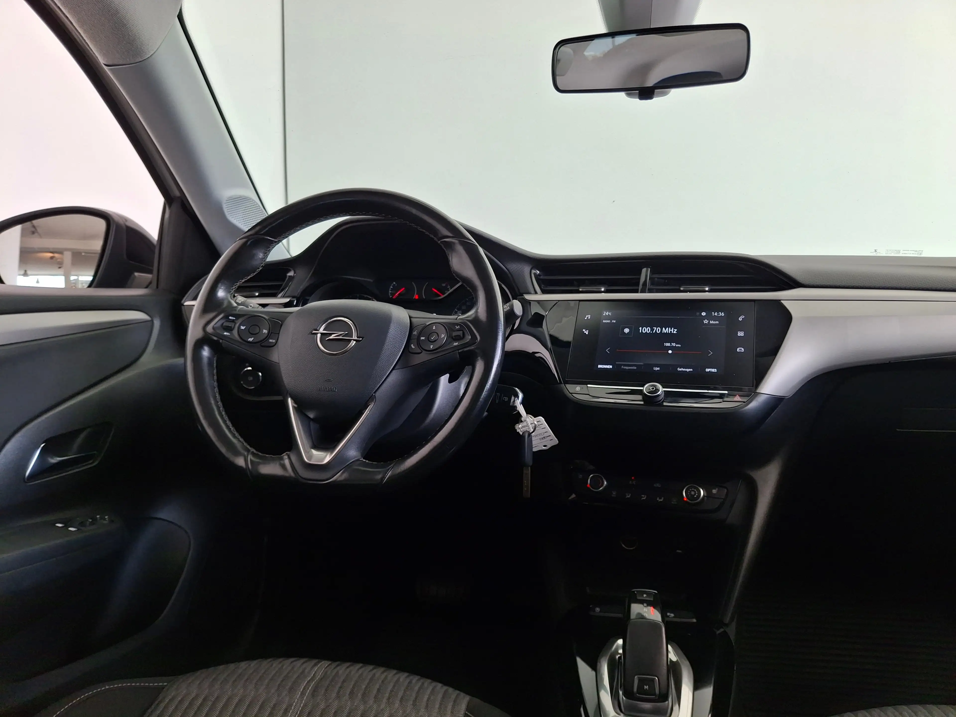 Opel Corsa 1.2 Edition 100pk Automaat PDC LMV CARPLAY STOELV — photo 14
