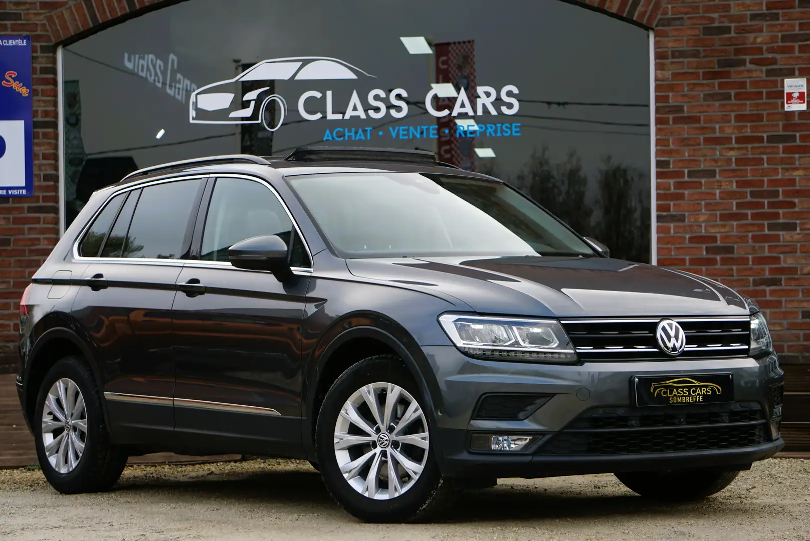 Volkswagen Tiguan 2.0 TDi SCR HIGHLINE CAM360 PANO DISTRONIC ATT.REM Grijs - 2
