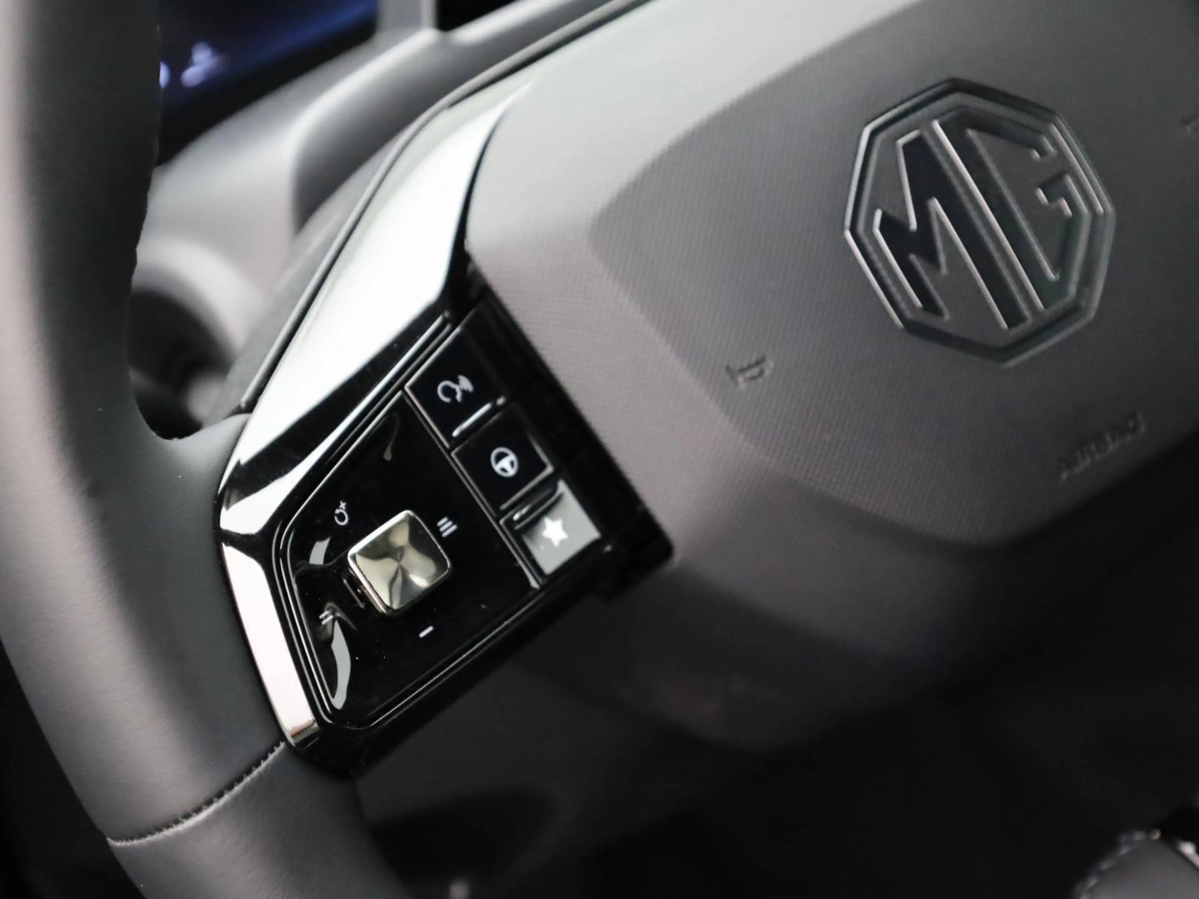 MG MG3 Luxury 1.5 Hybrid 194PS Automatik Sitzheizung L... — photo 18